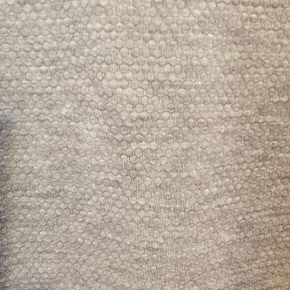 Lululemon Women's Relaxed Fit Short Sleeve | Gray Hexagon Knit Yoga Top Size 8 - Picture 2 of 7